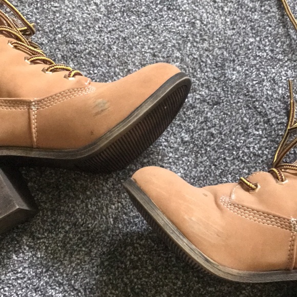 Boots - Picture 6 of 7